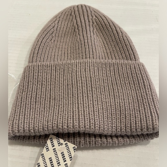UO Khloe Ribbed Beanie - Picture 4 of 8